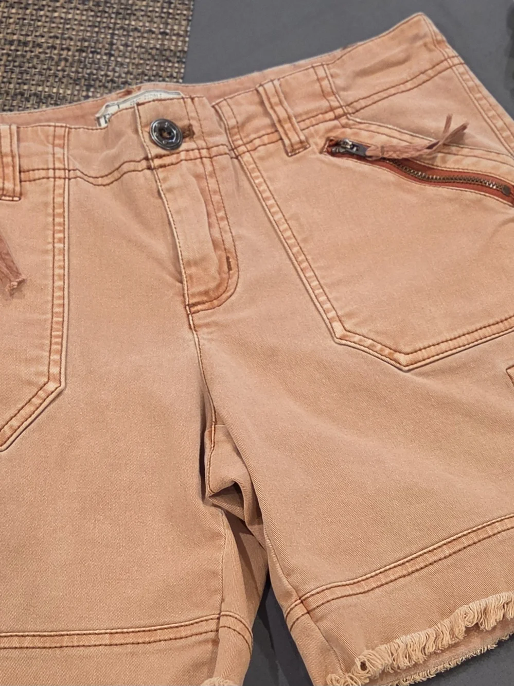 Free People Frayed-Hem Zip-Pocket Cargo Shorts Clay Size 4
